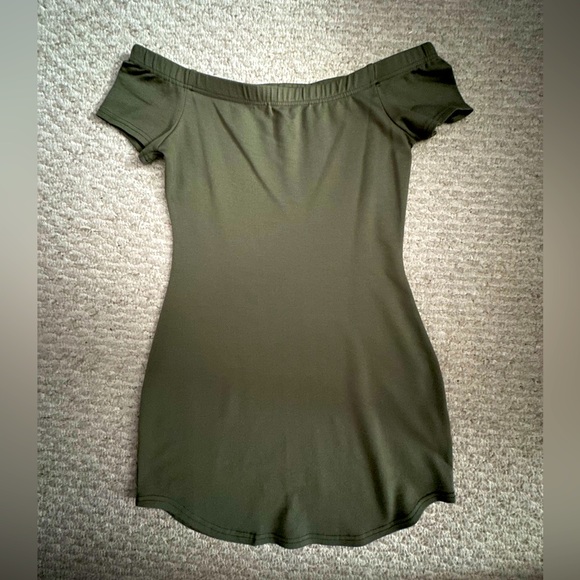 NWOT Revamped Off-the-Shoulder Mini Dress - Picture 1 of 3